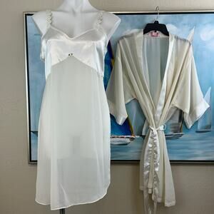 Dream Modes Peignoir Set Off white Size Med 10/12